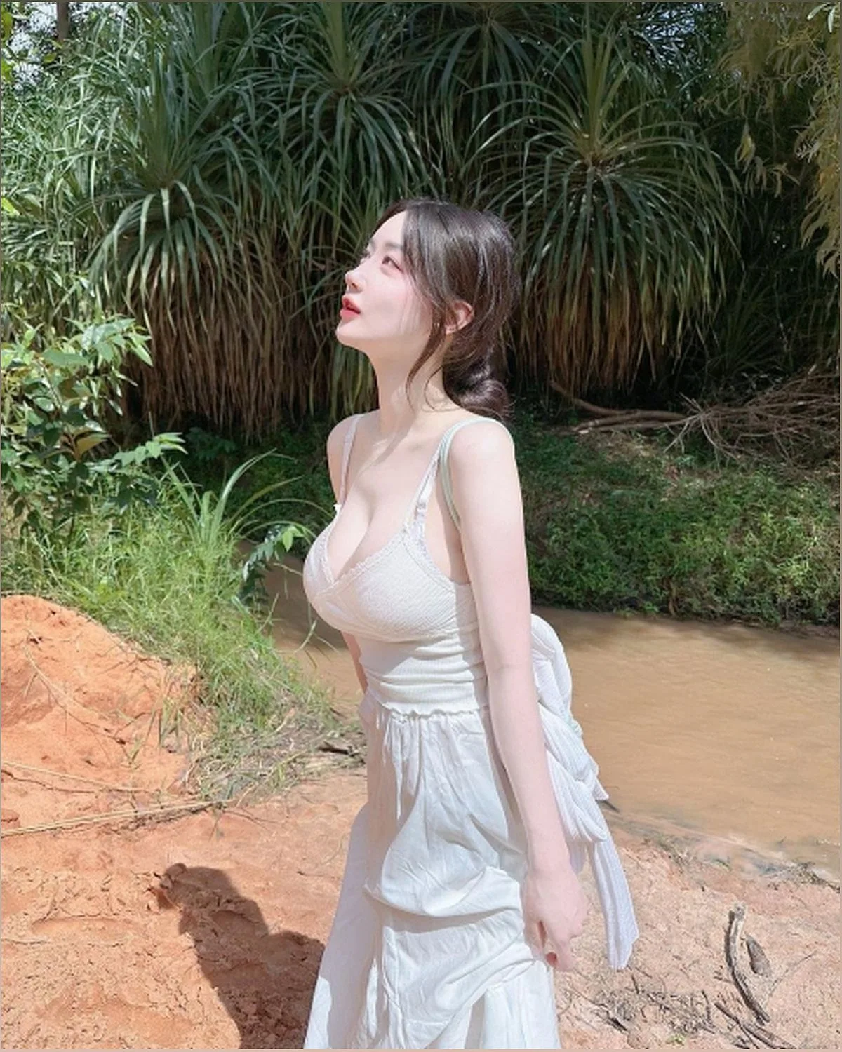 Cô gái Hàn Quốc xinh đẹp tựa thiên thần khi du lịch Việt Nam