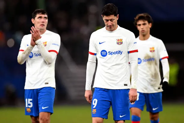 Shakhtar thua bất ngờ, Barca khó khăn để ở lại Champions League